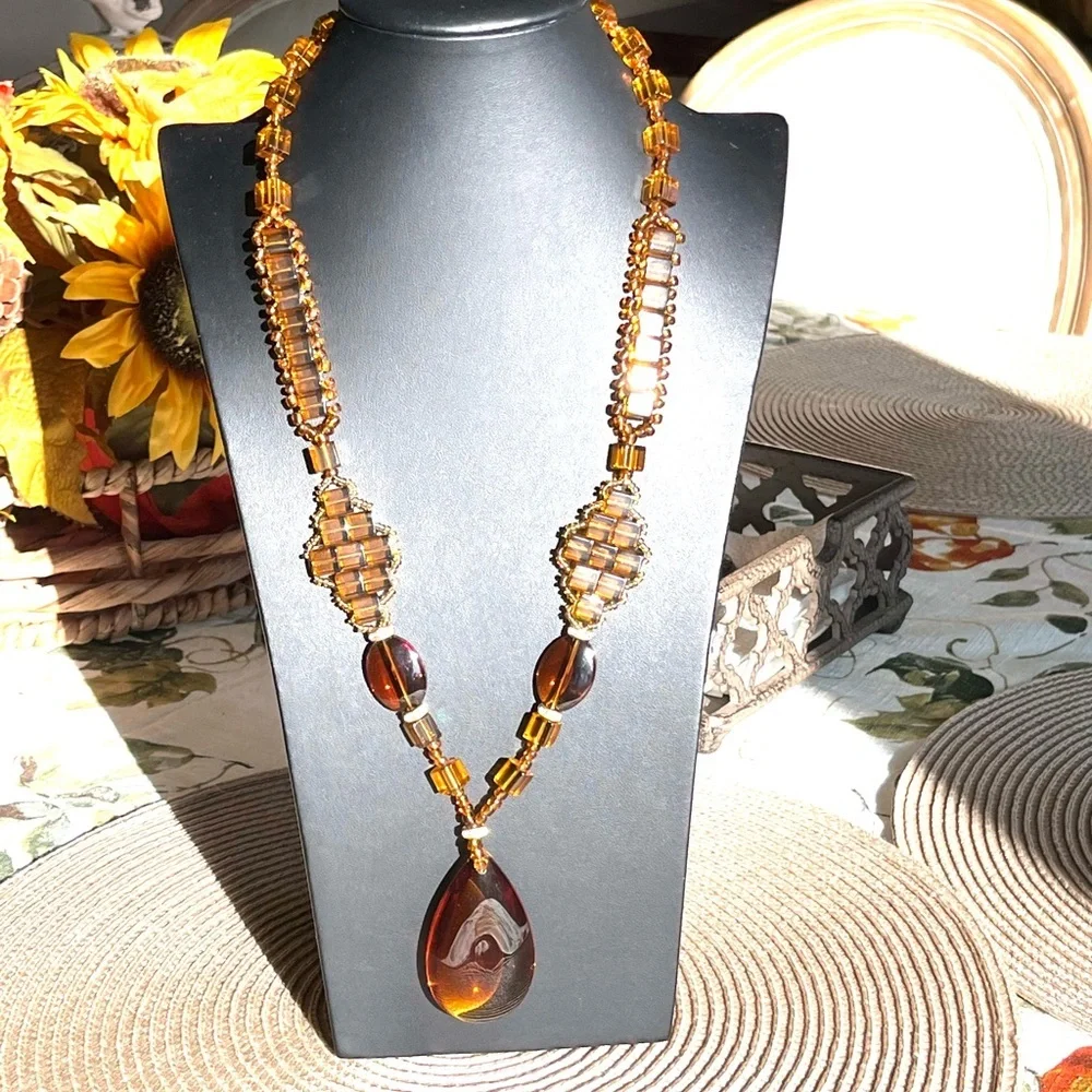 Estate Vtg Amber glass bead necklace with tear drop amber glass main pendant